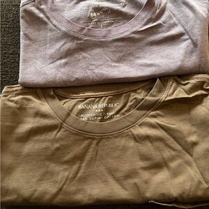 Banana Republic T-Shirts bundle
Of 2 sz lg